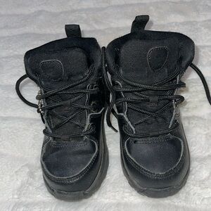 Nike Manoa